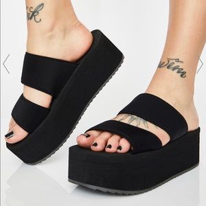 CHILL MODE PLATFORM SANDALS // DOLLS KILL🖤✨